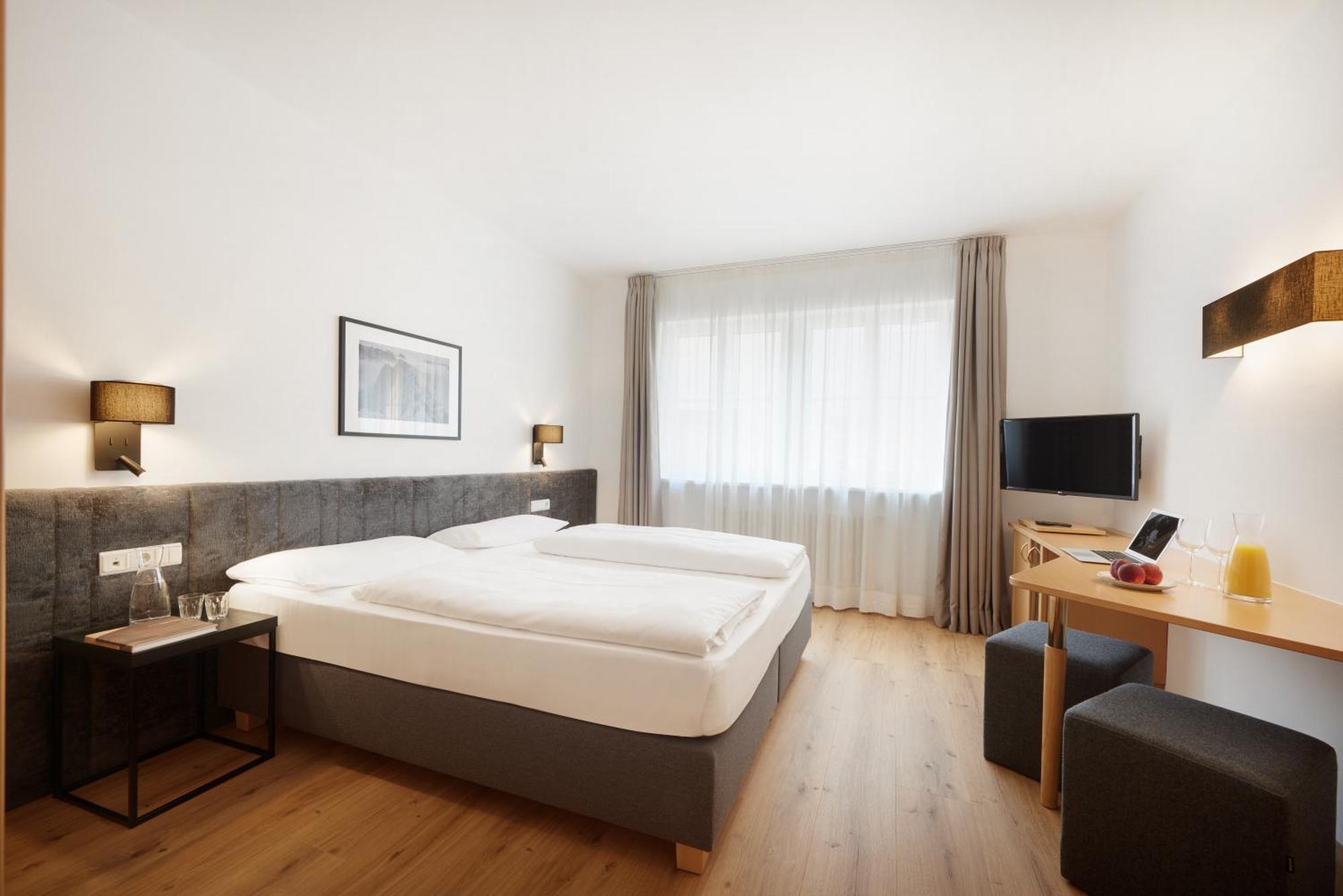 Hotel Goldene Rose Brunico Exterior foto